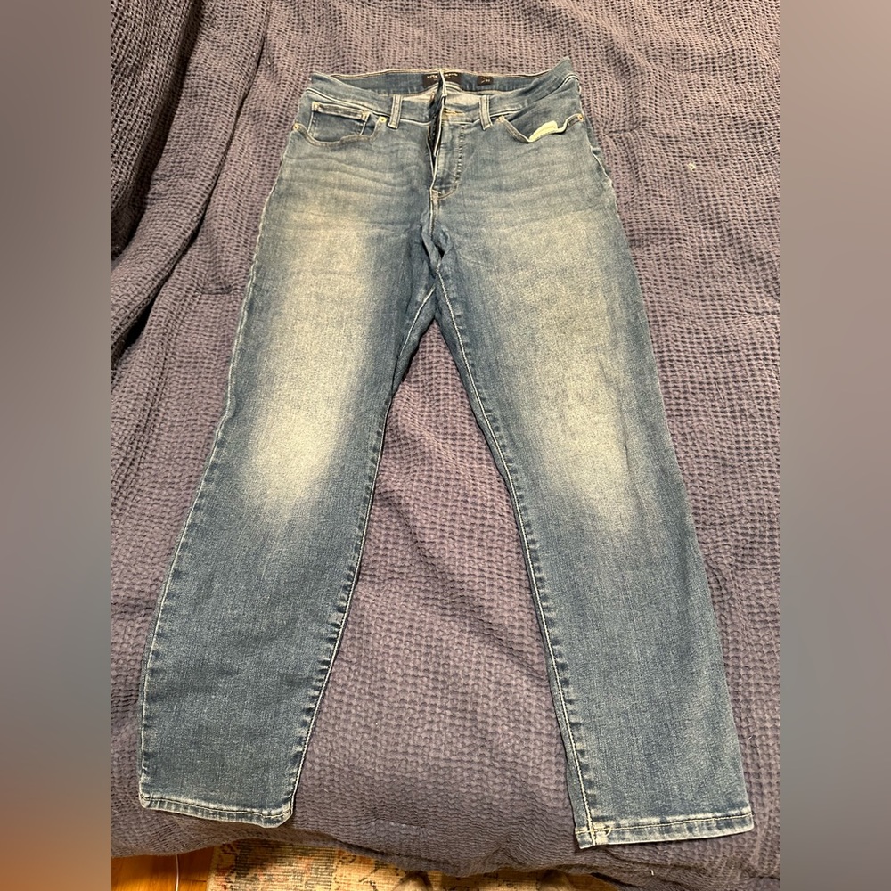 Women’s Lucky Brand High rise crop jeans. Size 10/30. Super stretchy!